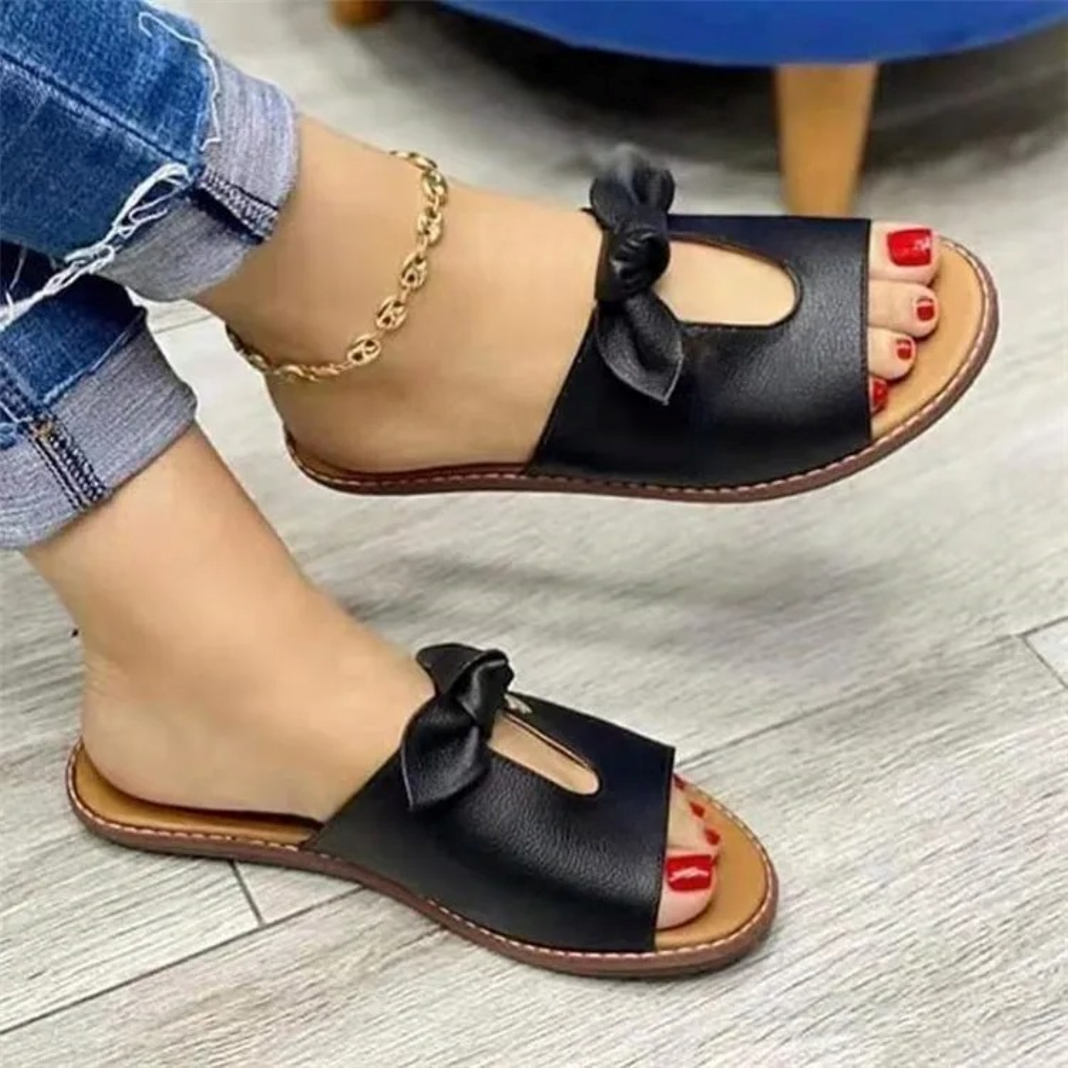 VIDA Damen Sandalen aus Leder mit flacher Sohle und Schmetterlingsknoten