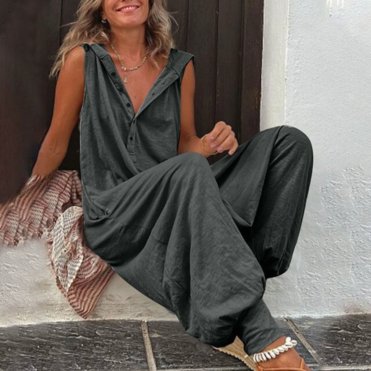 VIDA bequemer Jumpsuit mit Knöpfen, V-Ausschnitt und ärmellos