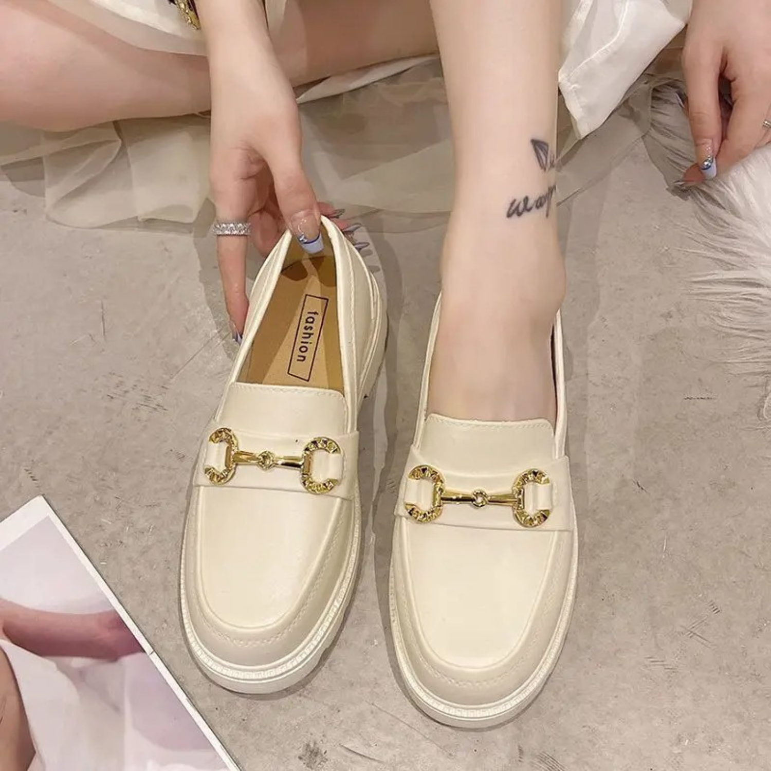 VIDA Khaki Weiß Schwarz Schnalle Damen Loafer