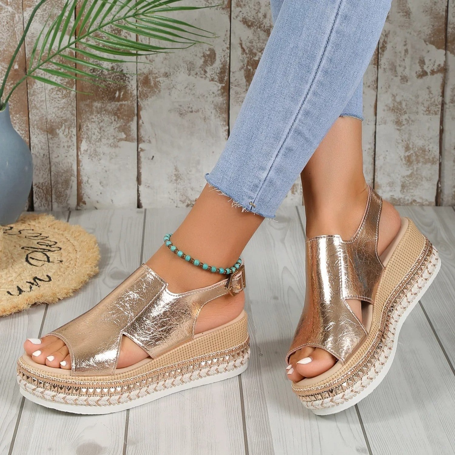 VIDA Damen Sandalen mit dickem Sohlenprofil in Gold und Silber