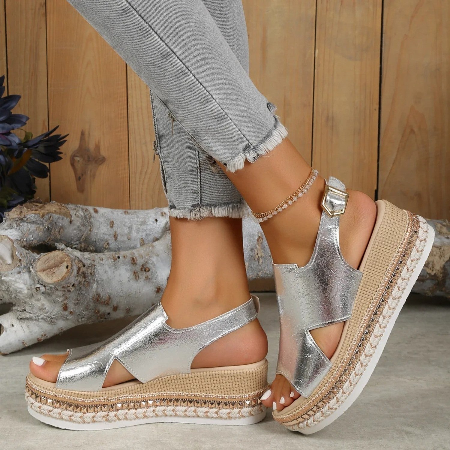 VIDA Damen Sandalen mit dickem Sohlenprofil in Gold und Silber