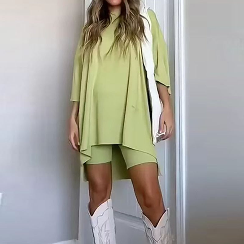 Livia | Streetwear-Set mit Bequemen T-Shirt und Trendigen Skinny Shorts für Damen