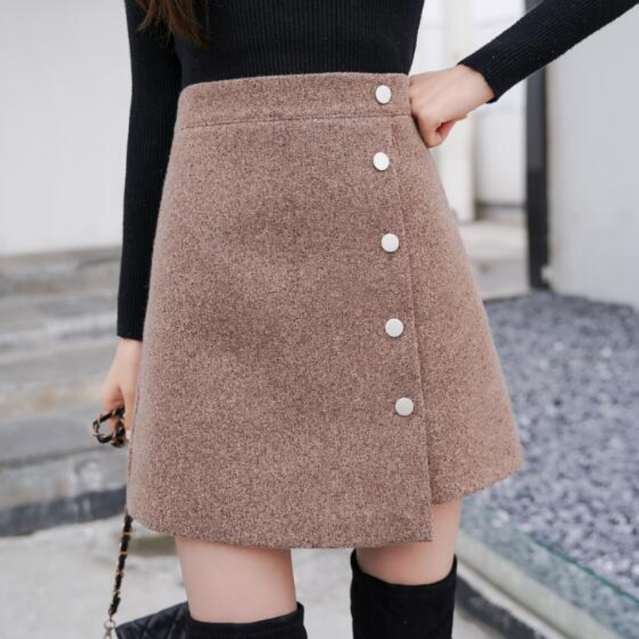Liora | Asymmetrischer Minirock mit Einfarbigem Design und Zierknöpfen für Frauen