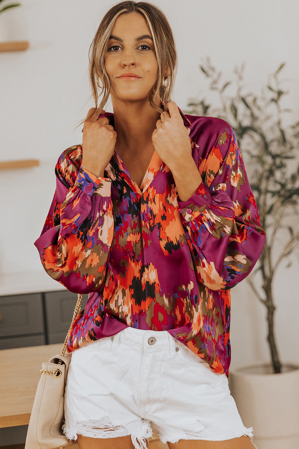 Zephyr | Graffiti-Print V-Ausschnitt Bluse mit Puffärmeln Für Frauen