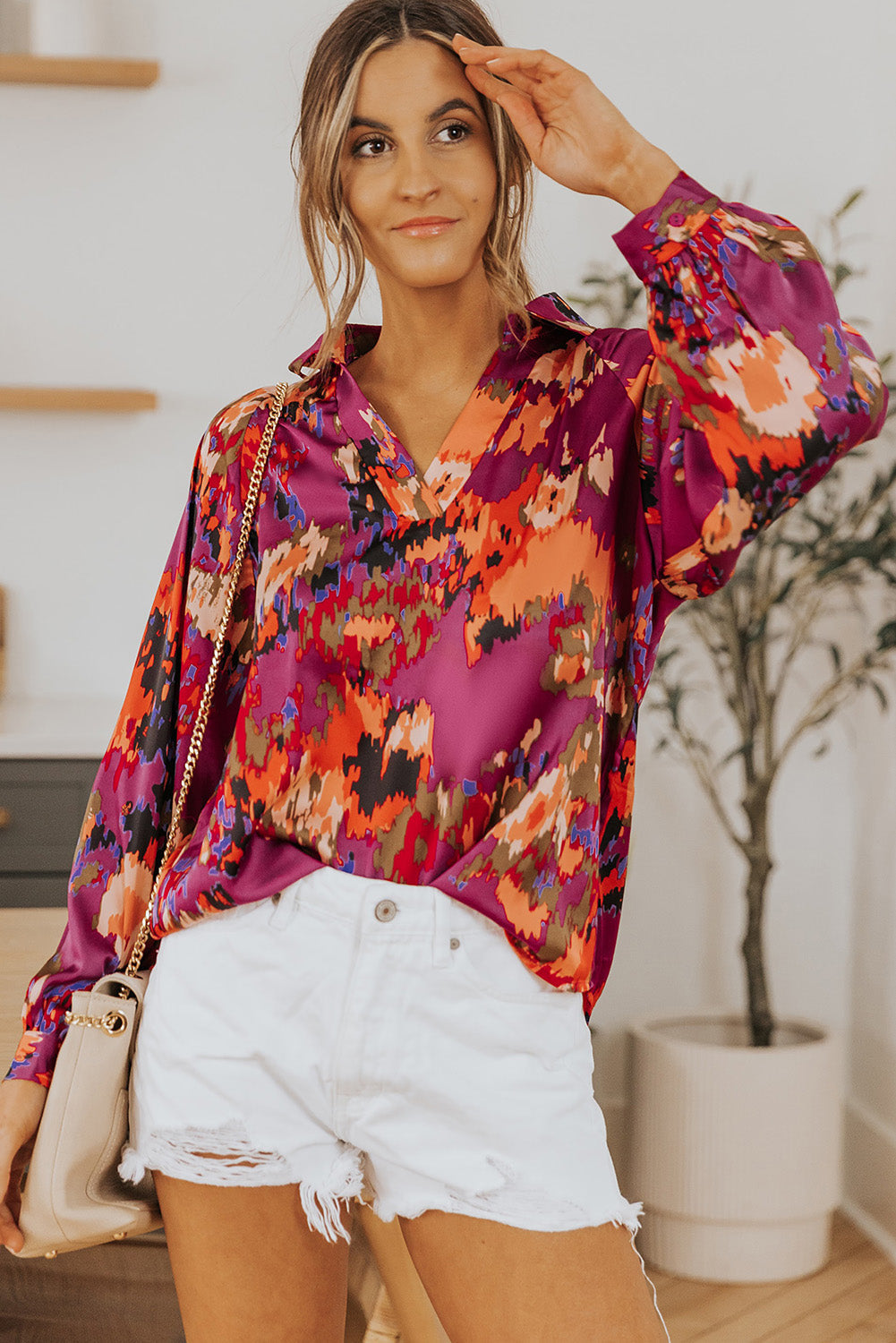 Zephyr | Graffiti-Print V-Ausschnitt Bluse mit Puffärmeln Für Frauen
