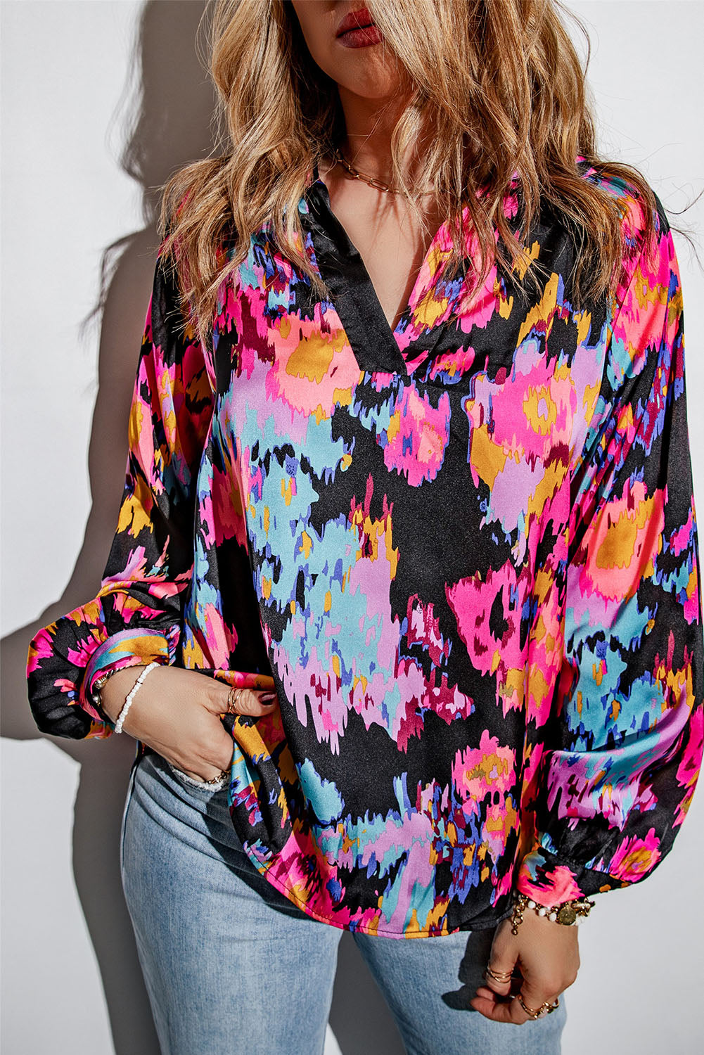 Zephyr | Graffiti-Print V-Ausschnitt Bluse mit Puffärmeln Für Frauen
