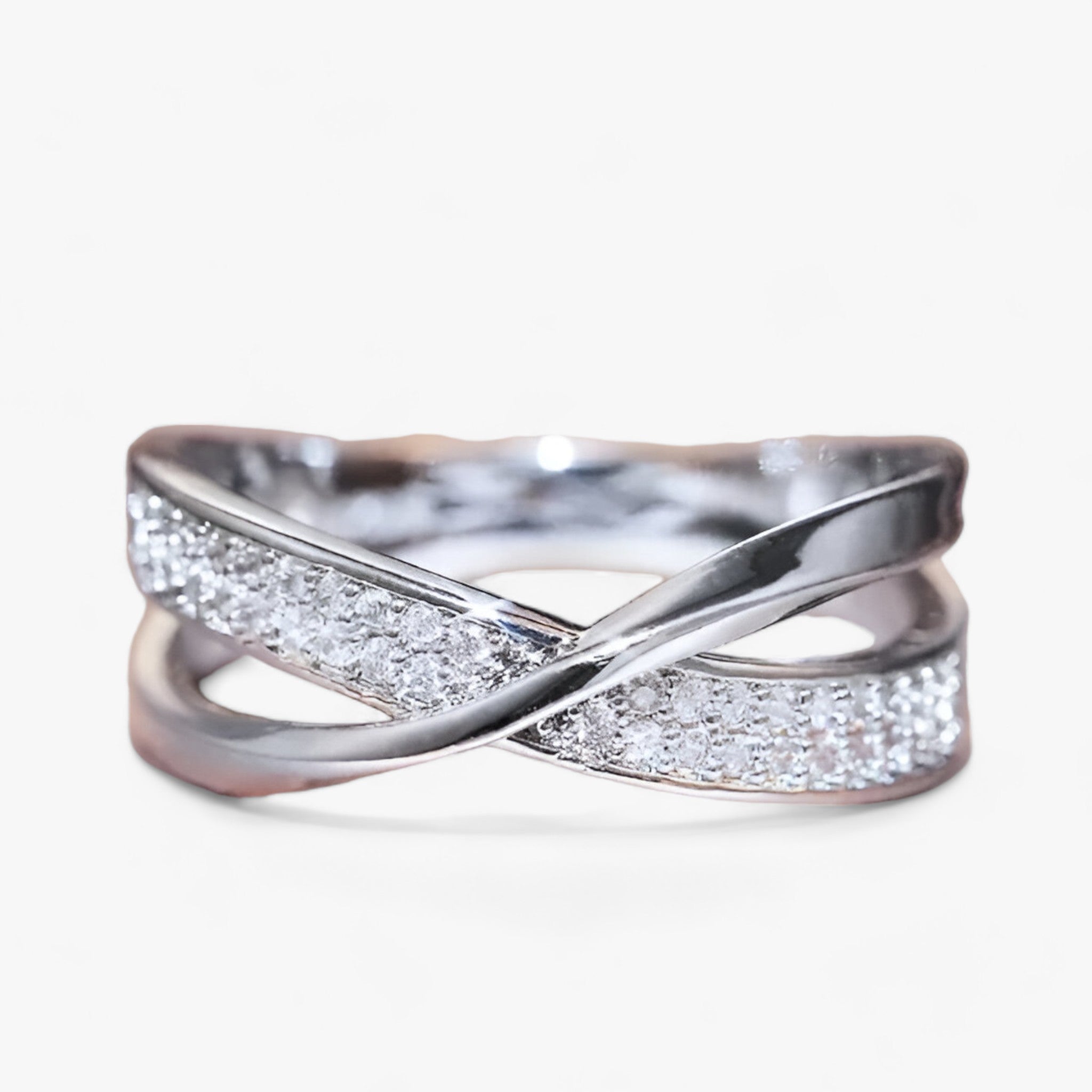 Aurora | Kreuzring mit Funkelnden Zirkonia und Zeitgemäßem Design für Damen