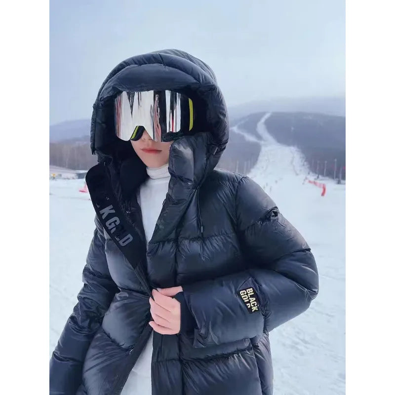 Lira | Daunenjacke mit Goldverzierungen und Funktionalität für Damen