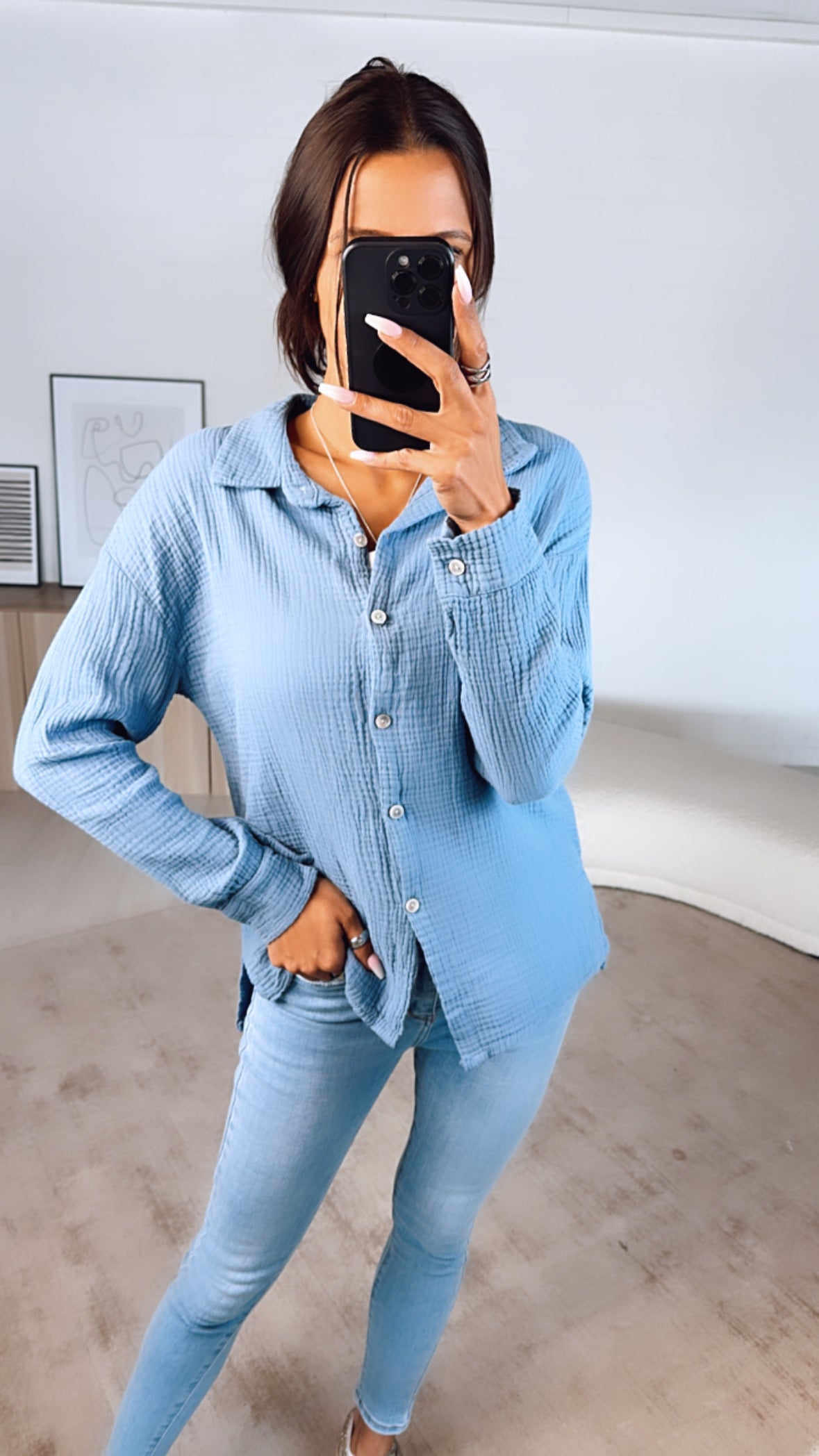 Amara | Bluse mit schmalem Schnitt und stylischen Schlitzen für Damen