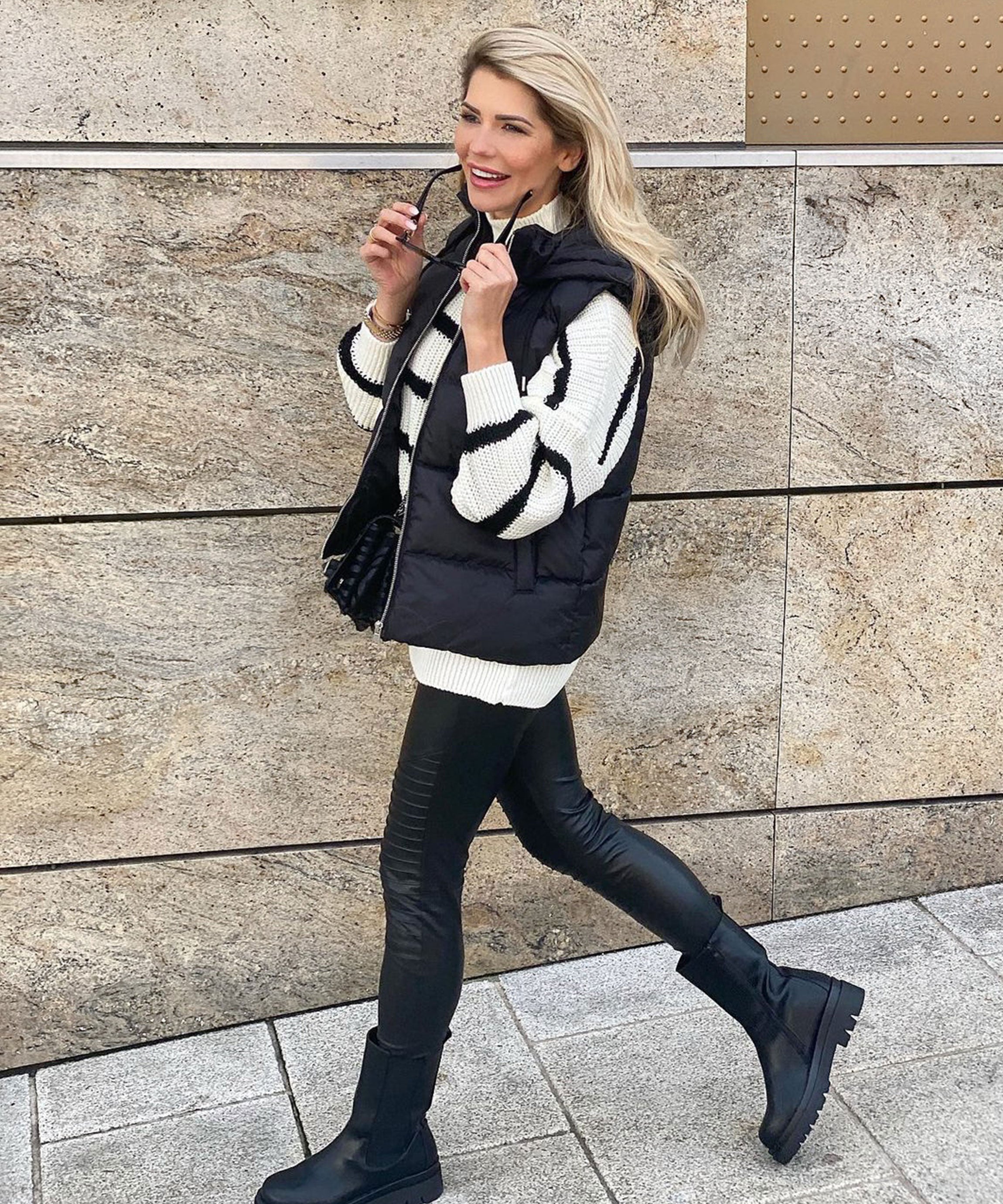 Aurelia | Kurzjacke mit Kapuze und regulärer Passform für Frauen