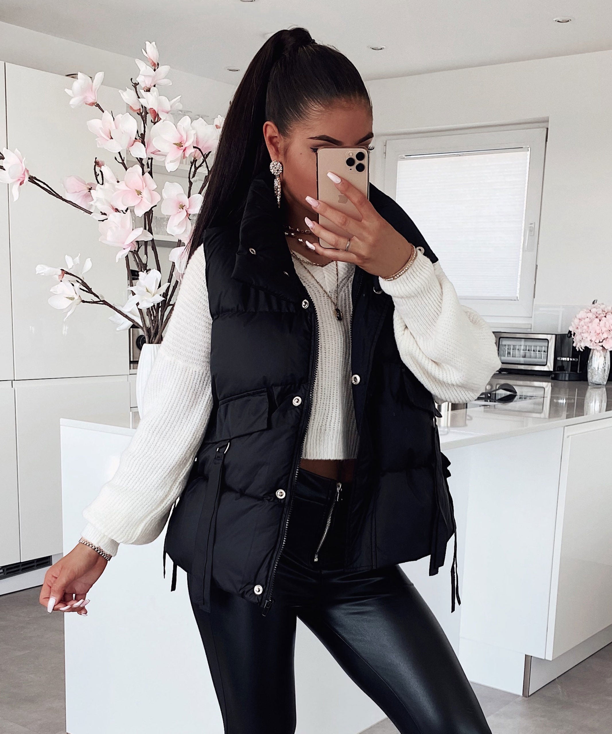 Livia | Kurzer Schwarz mit Anpassbarem Schnitt für Damen