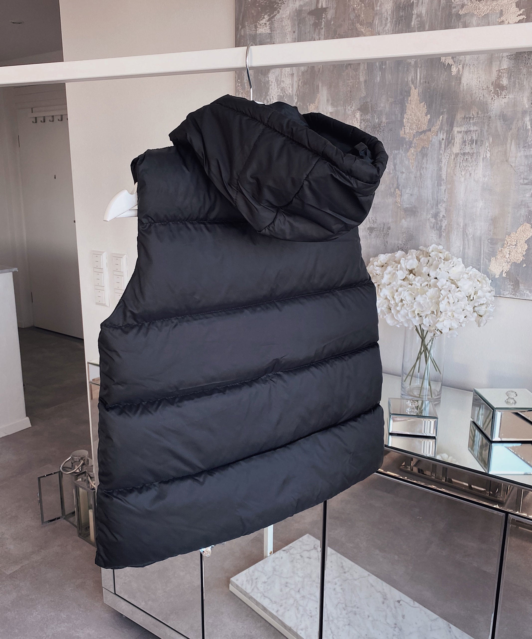 Aurelia | Kurzjacke mit Kapuze und regulärer Passform für Frauen