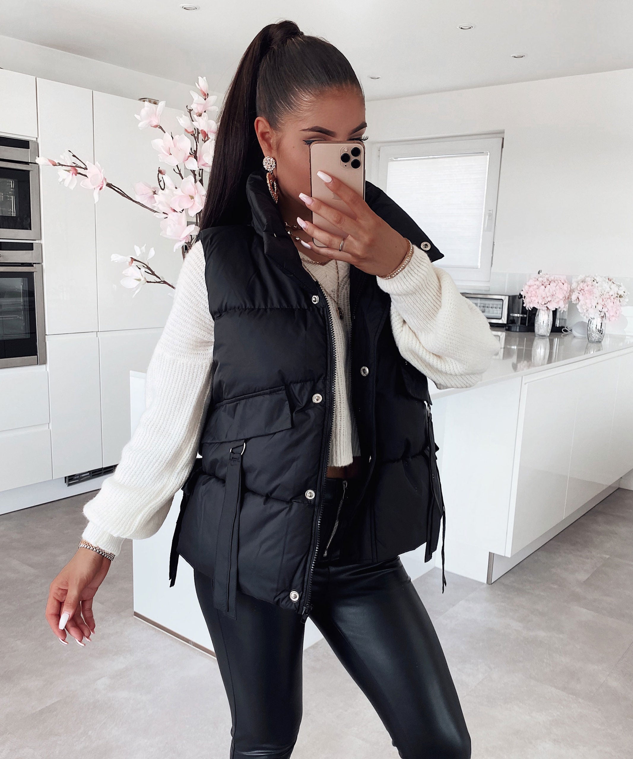 Livia | Kurzer Schwarz mit Anpassbarem Schnitt für Damen