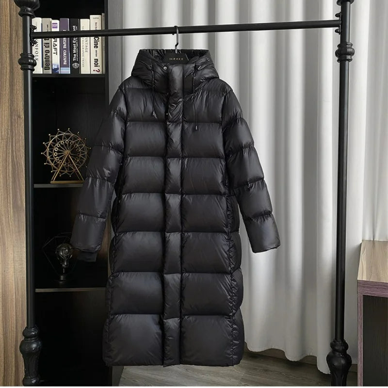 Lira | Daunenjacke mit Goldverzierungen und Funktionalität für Damen
