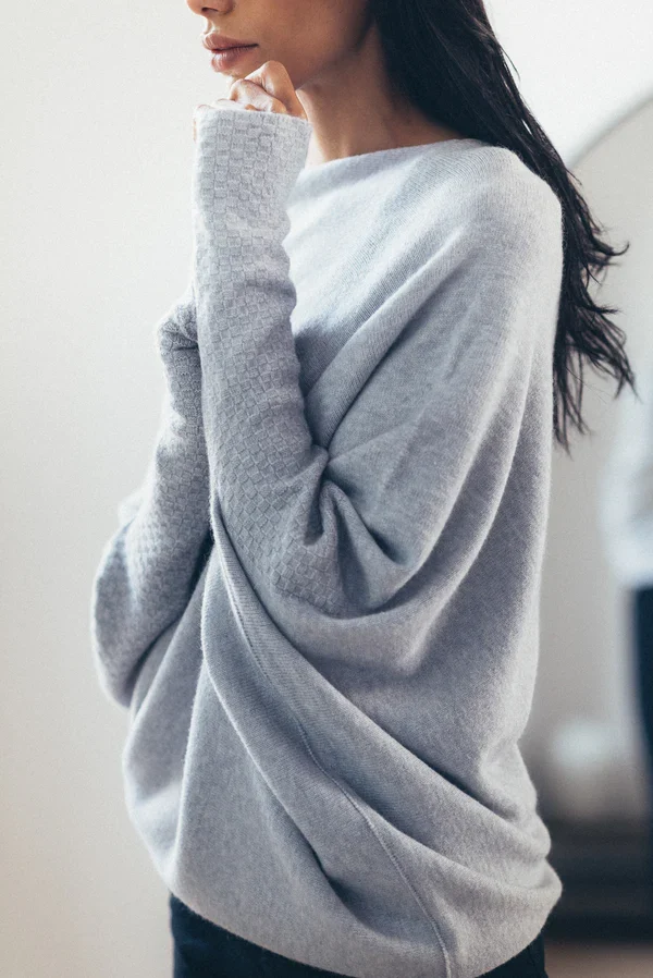 Celestia | Pullover mit Asymmetrischem Design und Atmungsaktivem Stoff für Frauen