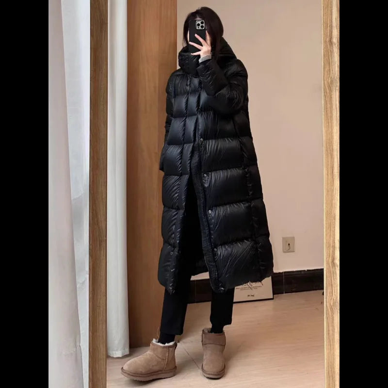 Lira | Daunenjacke mit Goldverzierungen und Funktionalität für Damen