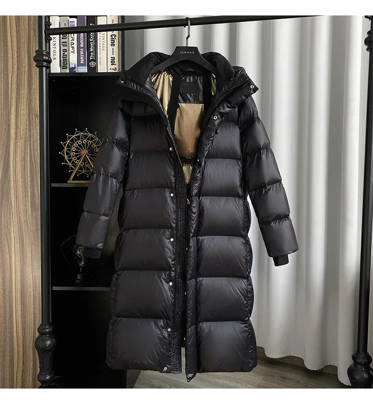 Lira | Daunenjacke mit Goldverzierungen und Funktionalität für Damen
