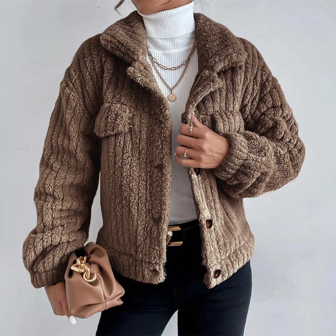 Liora | Jacke aus dickem Plüsch mit eleganten Details und praktischen Taschen für Damen