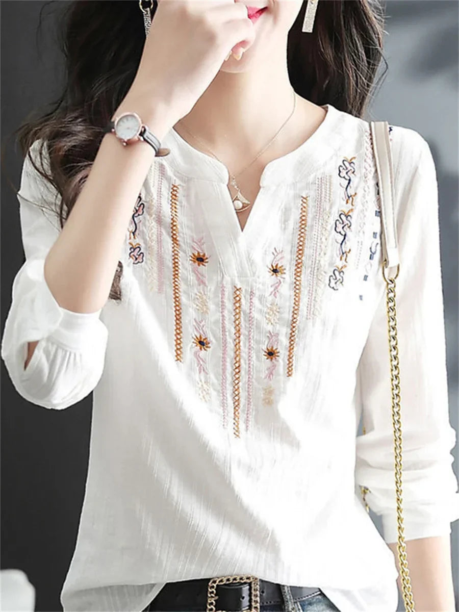 Celestia | Bluse mit Filigraner Stickerei und Lässigem V-Ausschnitt für Damen