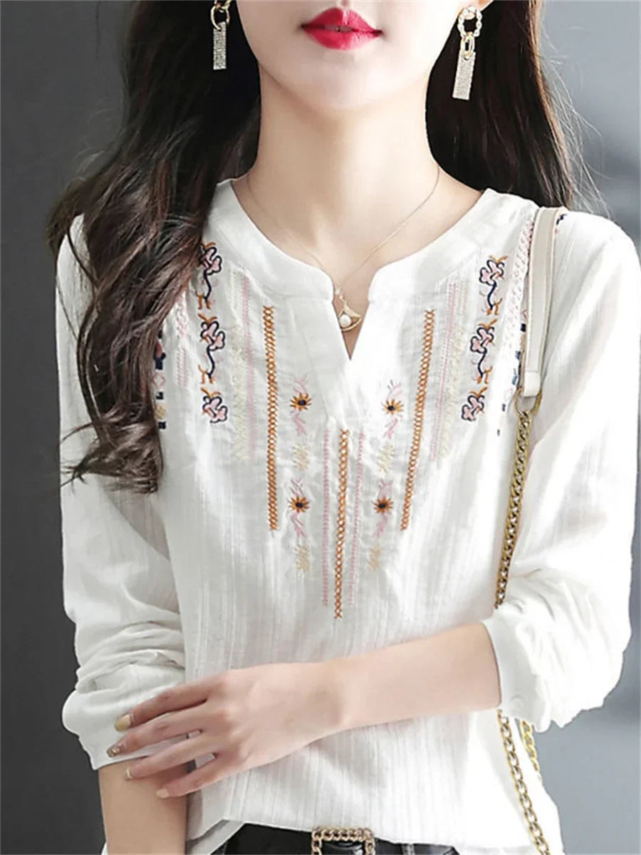 Celestia | Bluse mit Filigraner Stickerei und Lässigem V-Ausschnitt für Damen