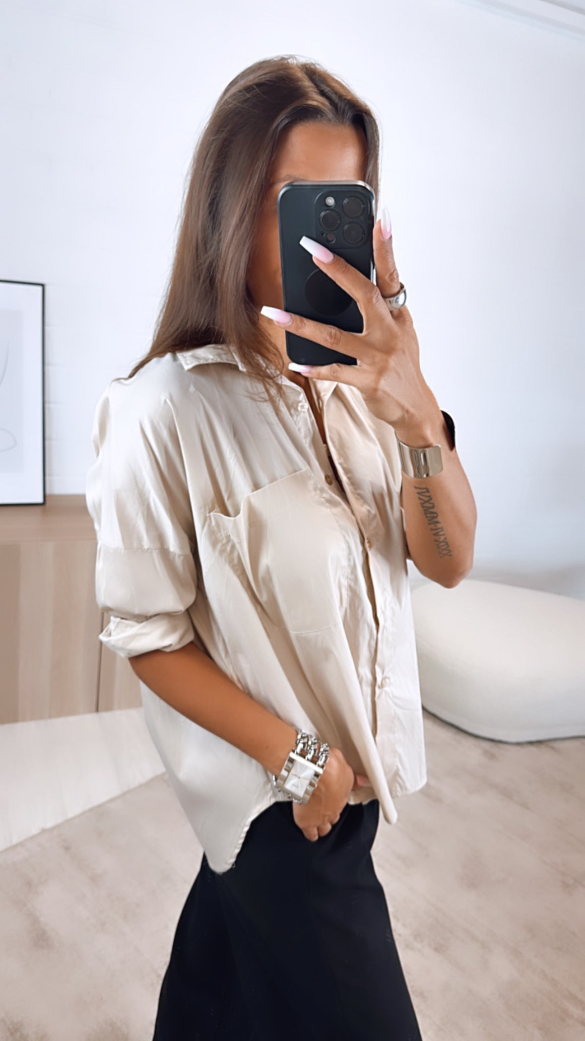 Liora | Bluse mit Leichtem Design und Praktischer Brusttasche für Damen