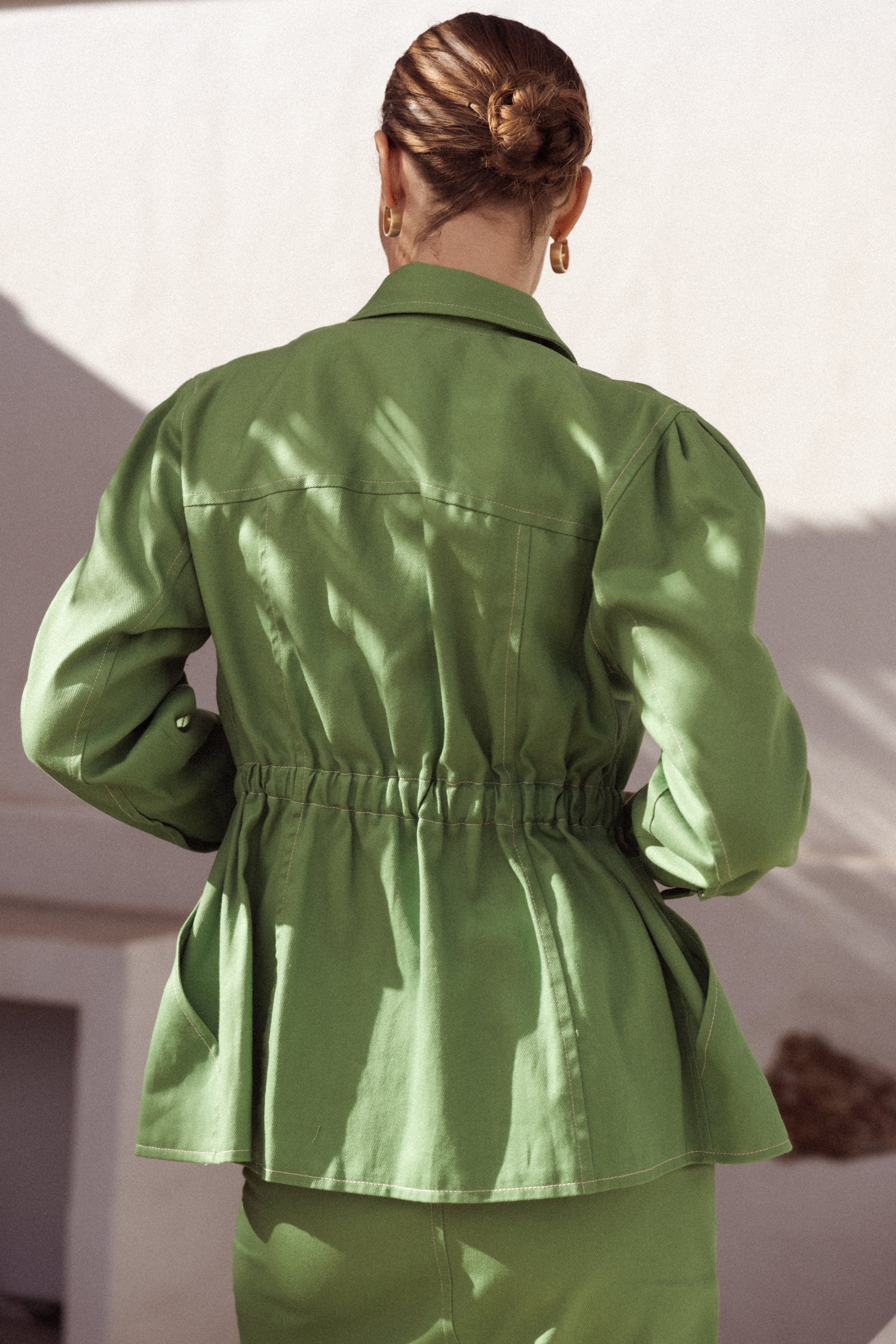 Luna | Jacke mit eleganten Ballonärmeln und kontrastierenden Nähten für Frauen