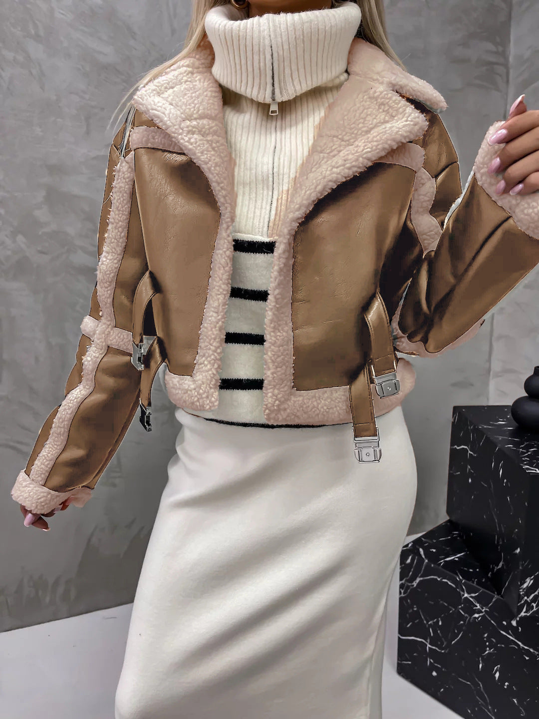 Celestia | Mantel mit Integriertem Fell und Eleganter Silhouette für Damen
