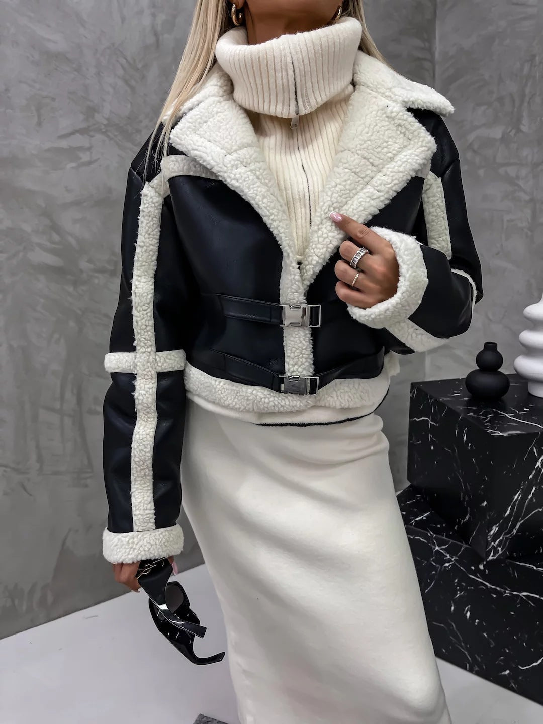 Celestia | Mantel mit Integriertem Fell und Eleganter Silhouette für Damen