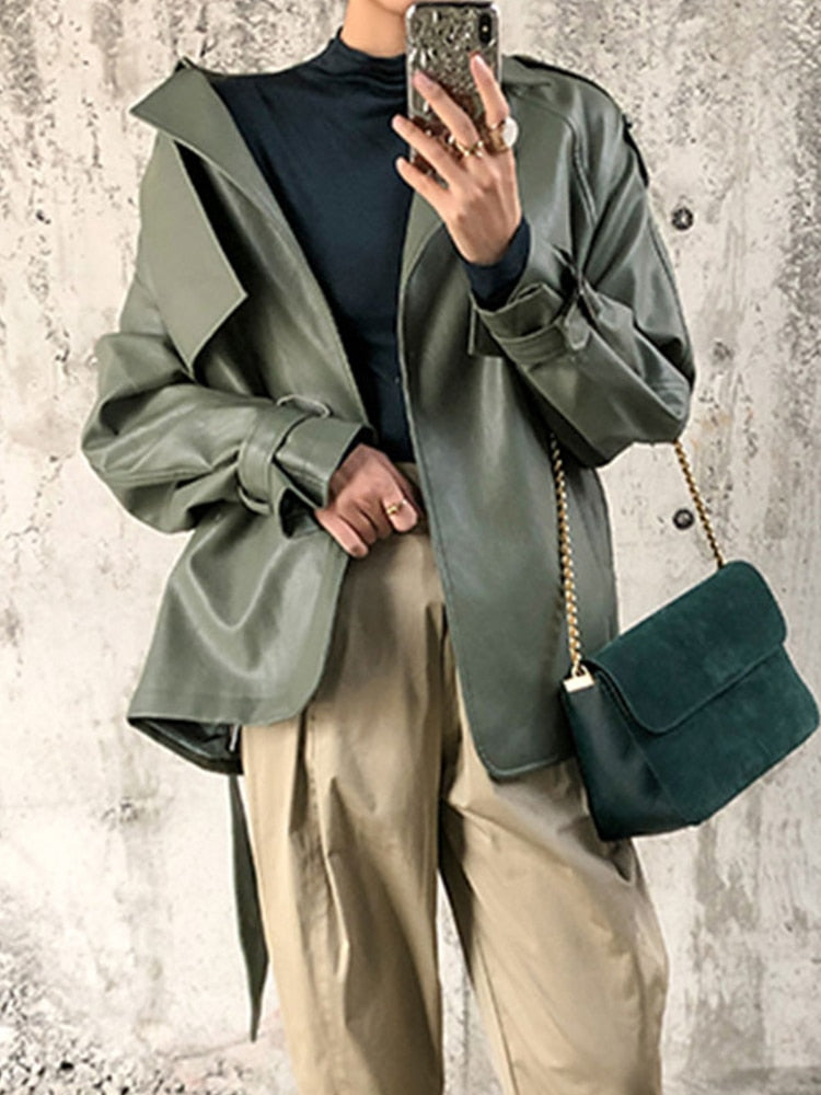 Livia | Lederjacke mit Gürtel und Eleganter Silhouette für Frauen
