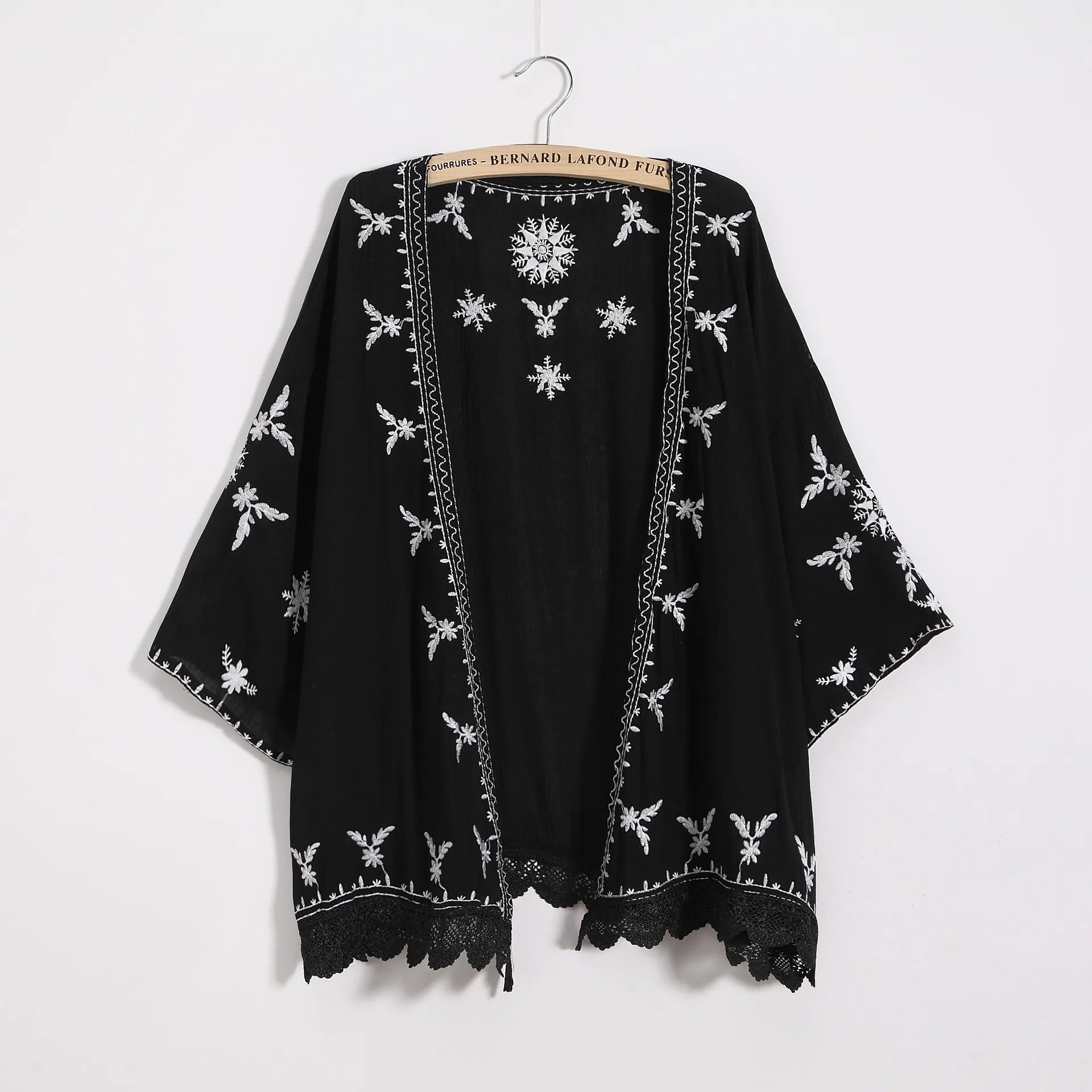 Amara | Kimono mit Leichter Passform und Blumiger Stickerei für Damen