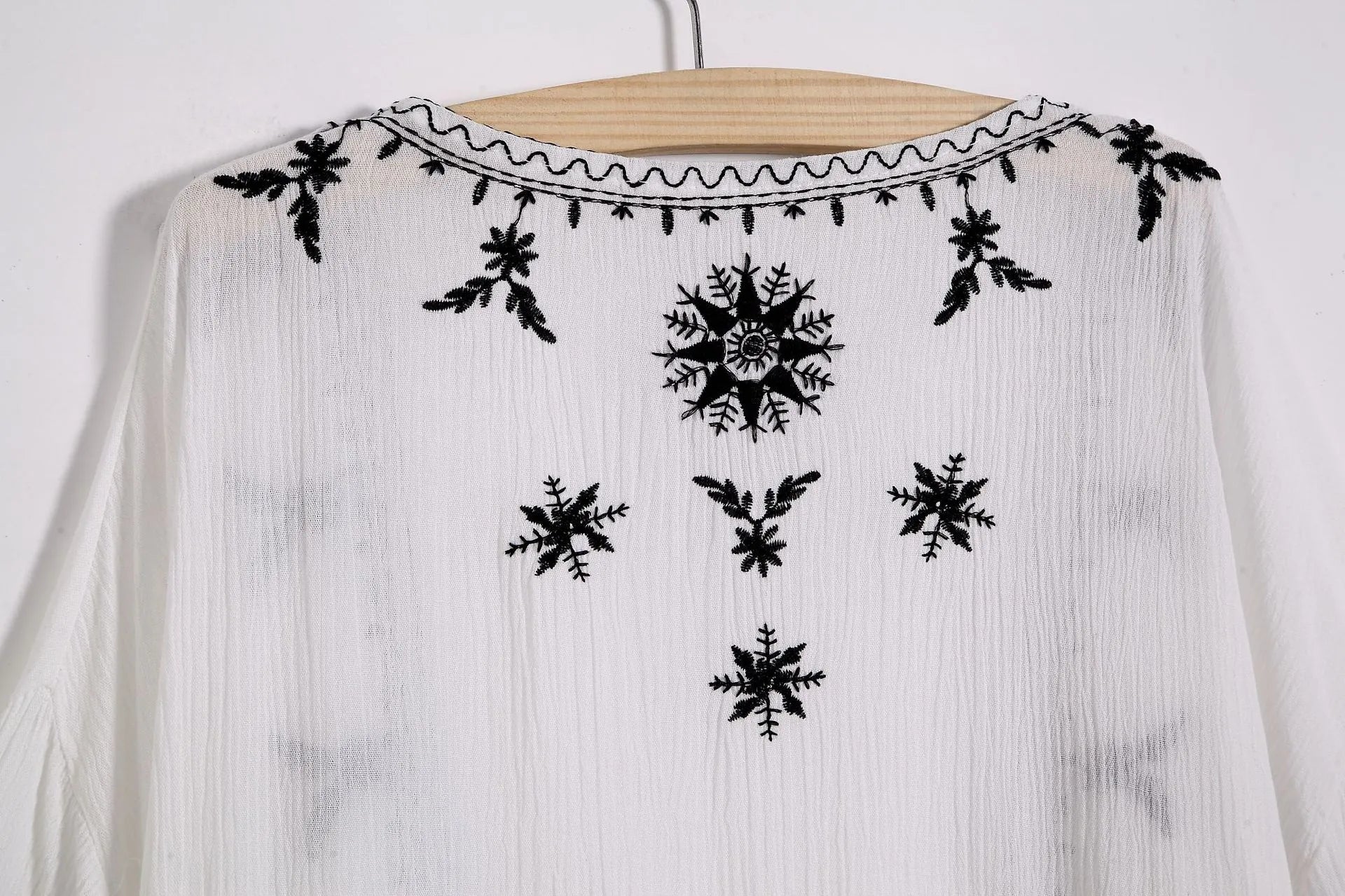Amara | Kimono mit Leichter Passform und Blumiger Stickerei für Damen