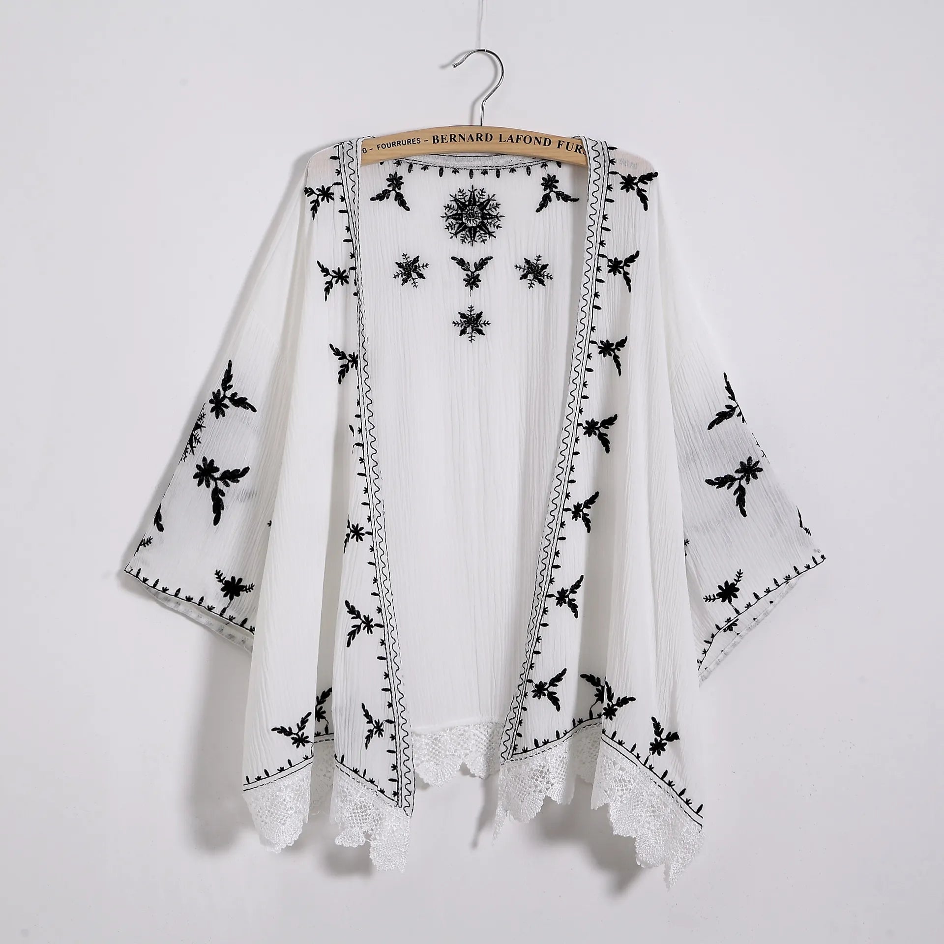Amara | Kimono mit Leichter Passform und Blumiger Stickerei für Damen
