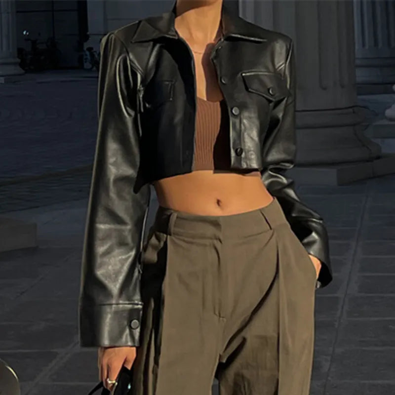 Liora | Kurze Lederjacke mit Y2K-Design und Edgy Stil für Damen
