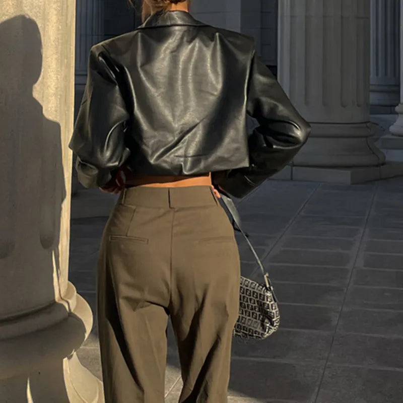 Liora | Kurze Lederjacke mit Y2K-Design und Edgy Stil für Damen