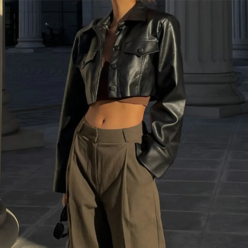 Liora | Kurze Lederjacke mit Y2K-Design und Edgy Stil für Damen