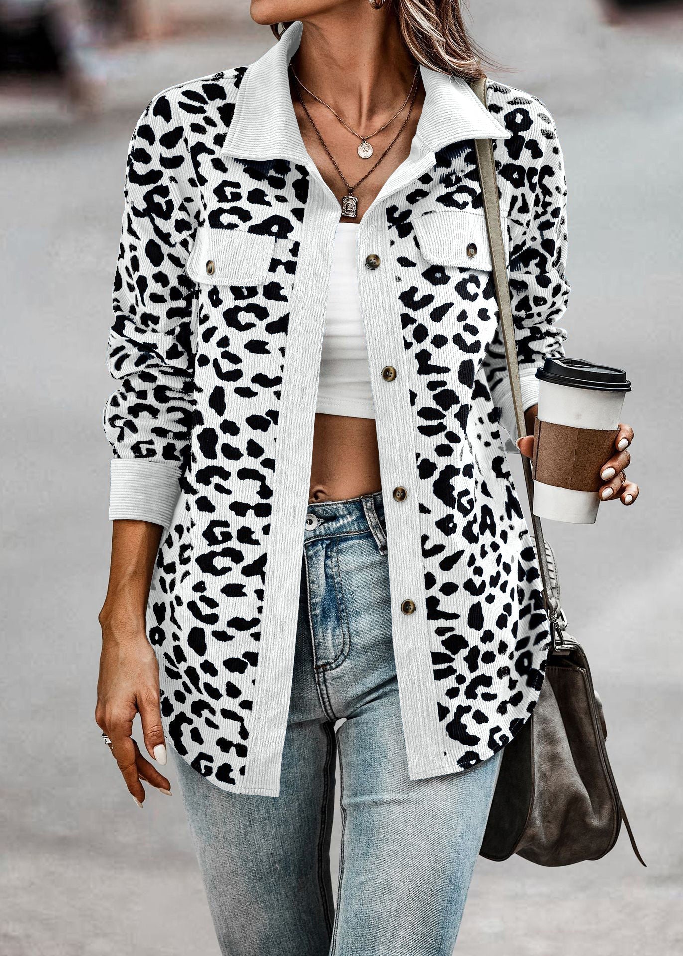 Liora | Jacke mit Ungezähmtem Leopardenmuster und Stilvollem Design für Frauen