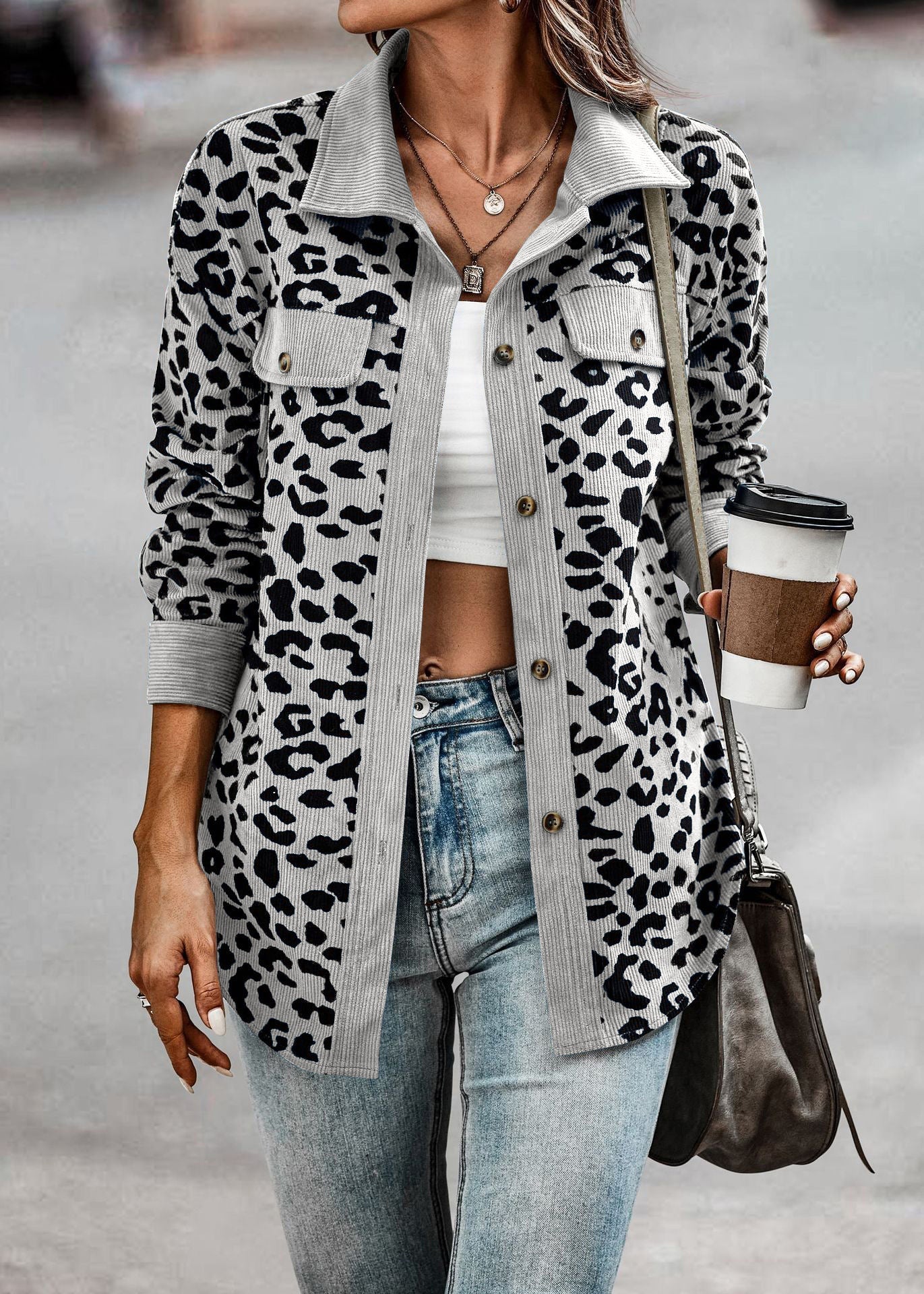 Liora | Jacke mit Ungezähmtem Leopardenmuster und Stilvollem Design für Frauen