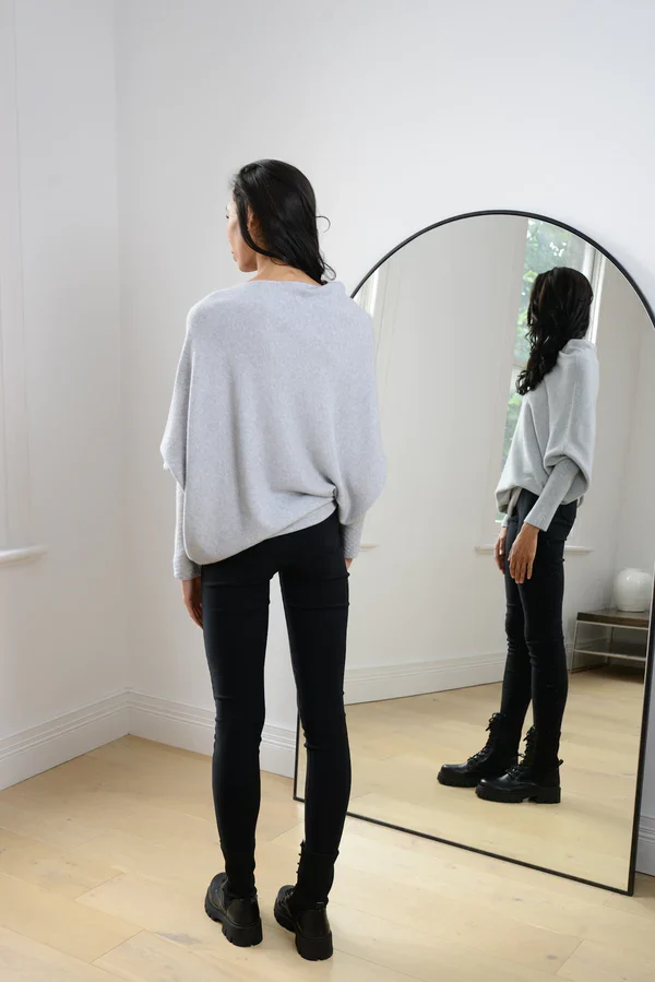 Celestia | Pullover mit Asymmetrischem Design und Atmungsaktivem Stoff für Frauen