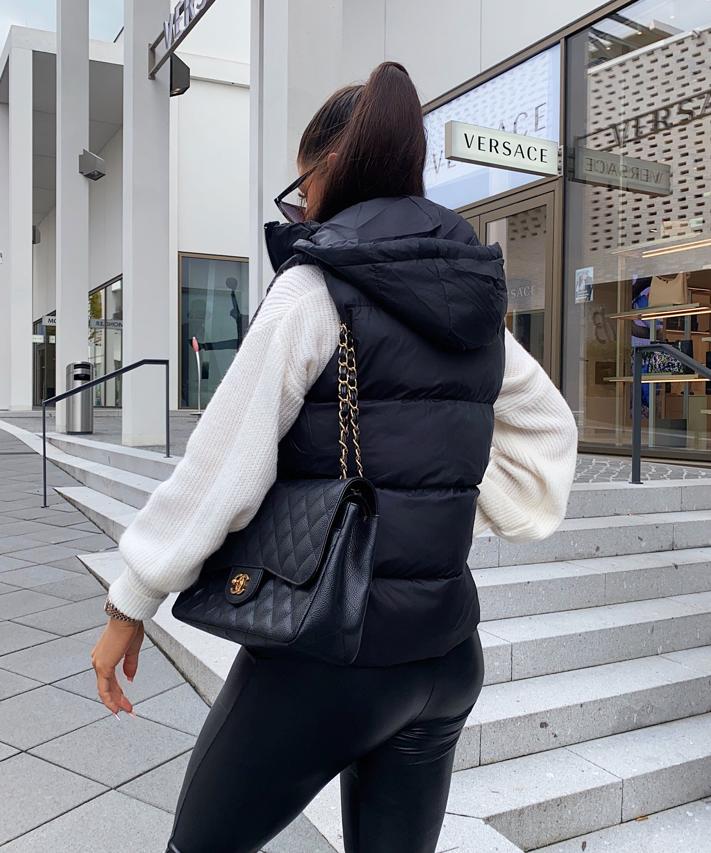 Aurelia | Kurzjacke mit Kapuze und regulärer Passform für Frauen