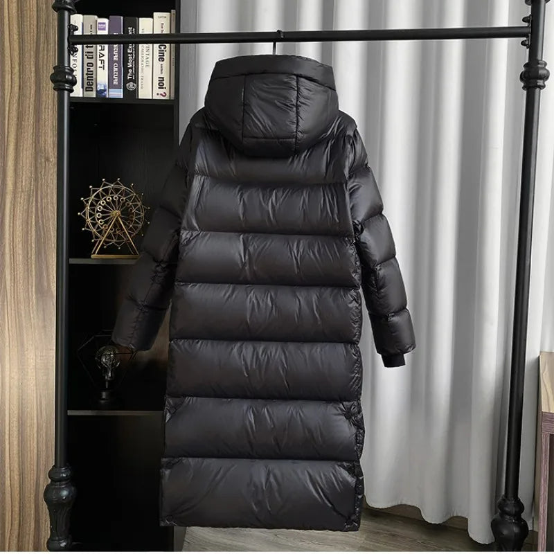 Lira | Daunenjacke mit Goldverzierungen und Funktionalität für Damen