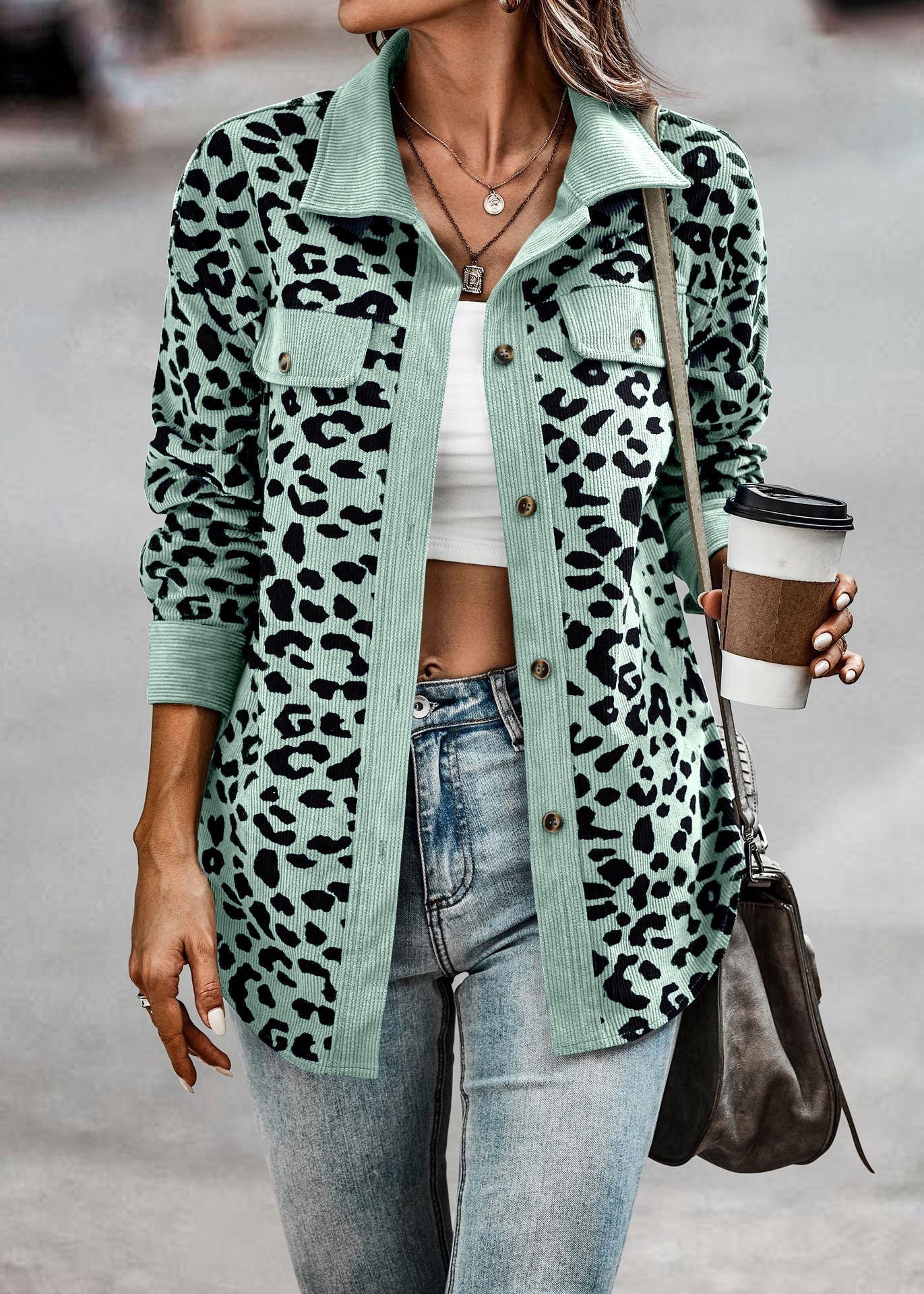 Liora | Jacke mit Ungezähmtem Leopardenmuster und Stilvollem Design für Frauen