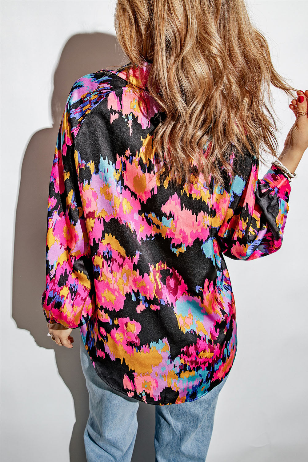 Zephyr | Graffiti-Print V-Ausschnitt Bluse mit Puffärmeln Für Frauen